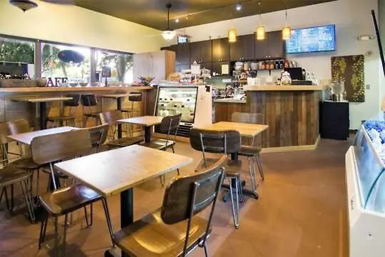 아파트 Updated Waikiki Condo With Mountain Views - 22Nd Floor, Free Parking & Wifi Condo 호놀룰루